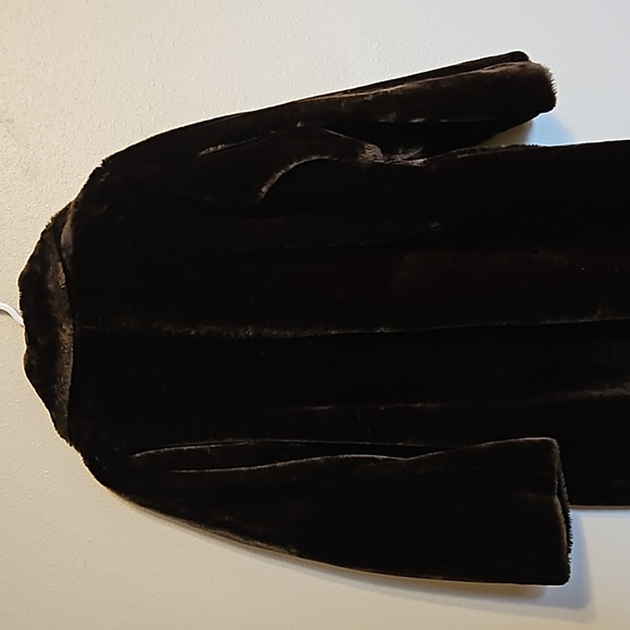 Elegant Brown Vintage Faux Fur Coat - Picture 5 of 8